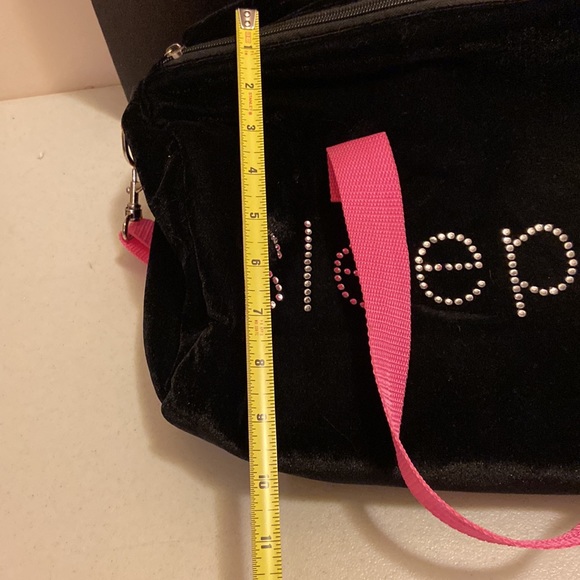 EUC Aldo black and pink velvet sleepover duffel bag - Picture 6 of 7